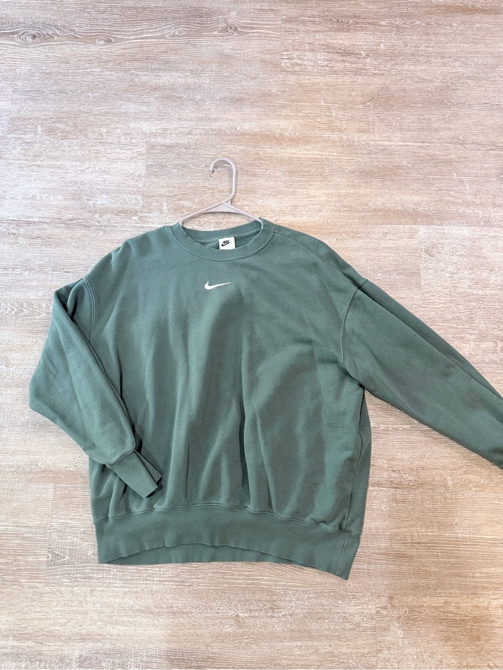 Nike Crewneck Sweatshirt in Green Size Medium